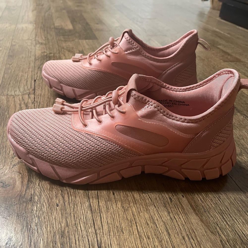 Pink sneakers🩷